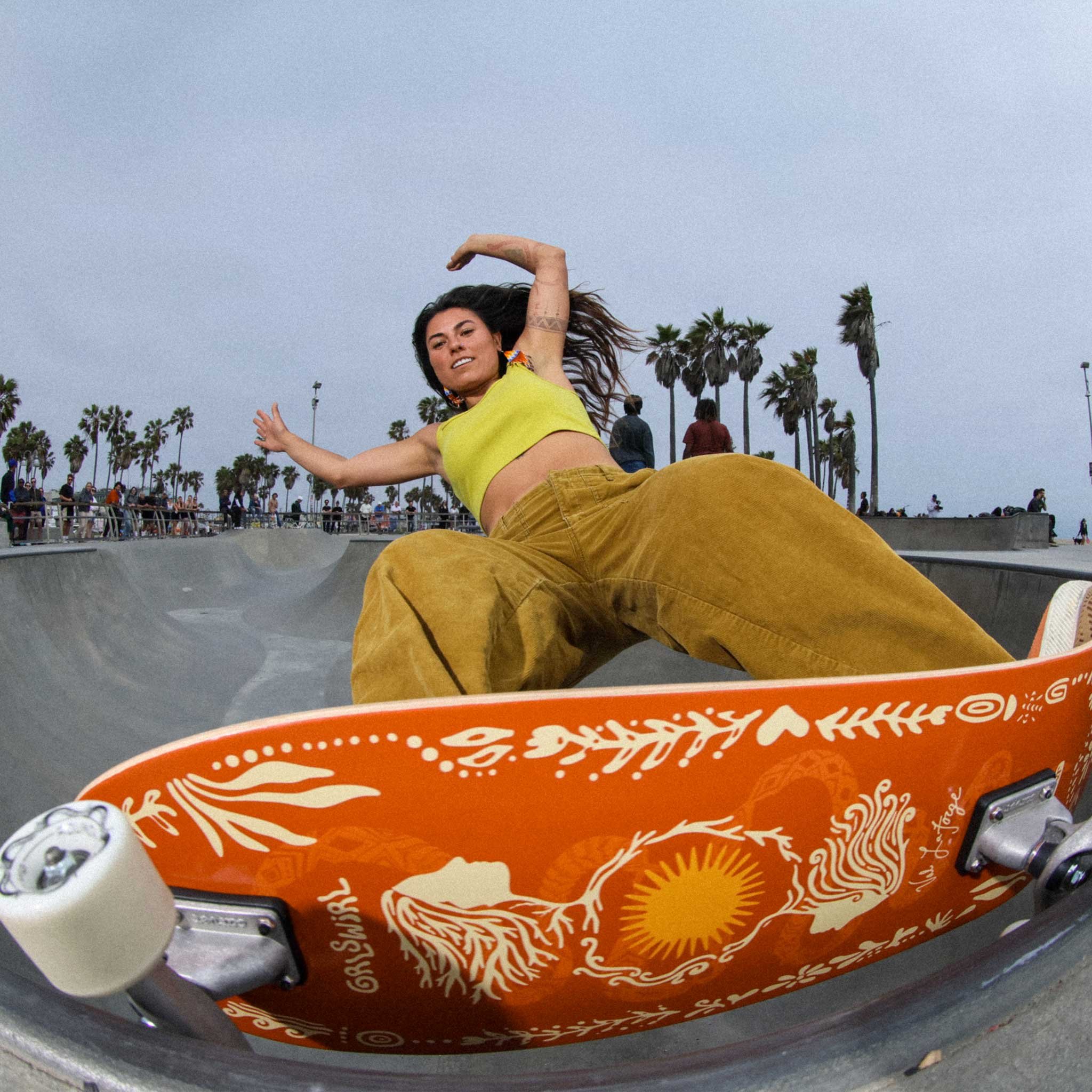 Carver GRLSWIRL Sunflower en el parque